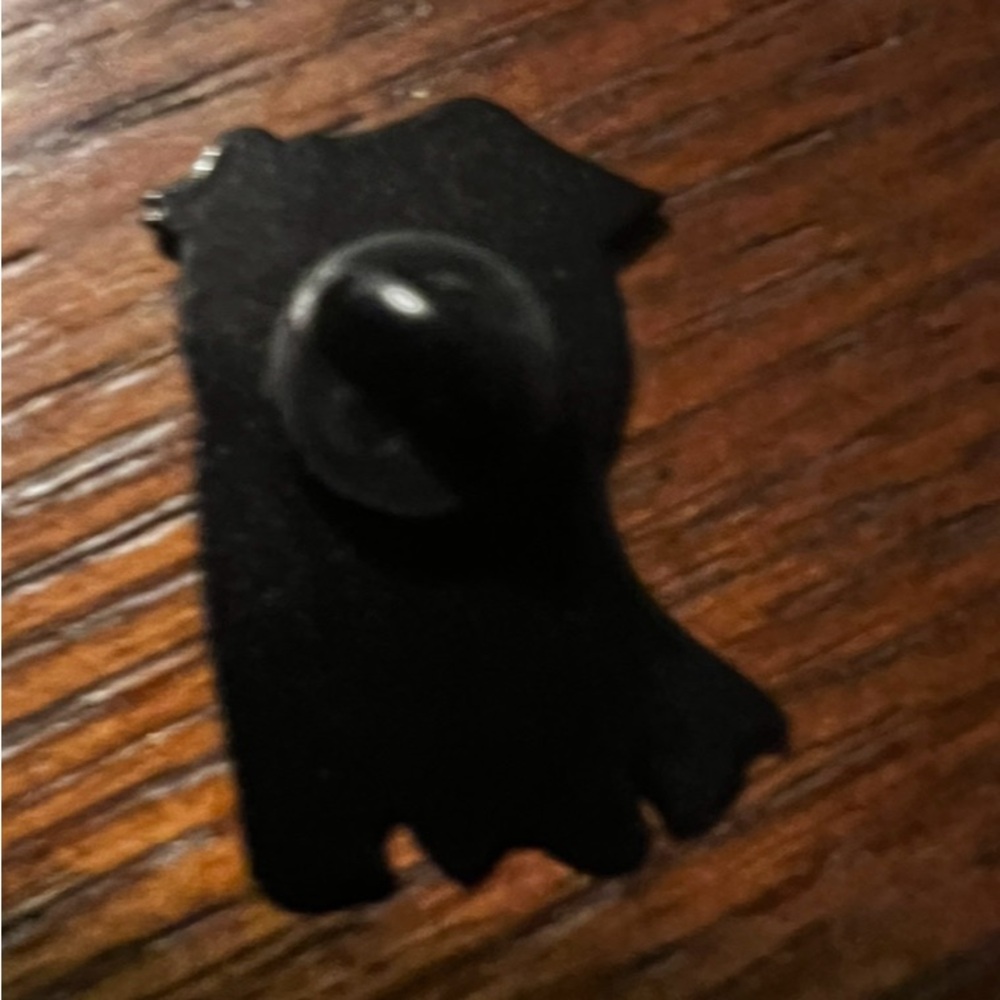 $2👻GHOST PIN ENAMEL METAL👻NEW👻 $2 WITH ANY $10 ORDER OR MORE - Picture 3 of 16